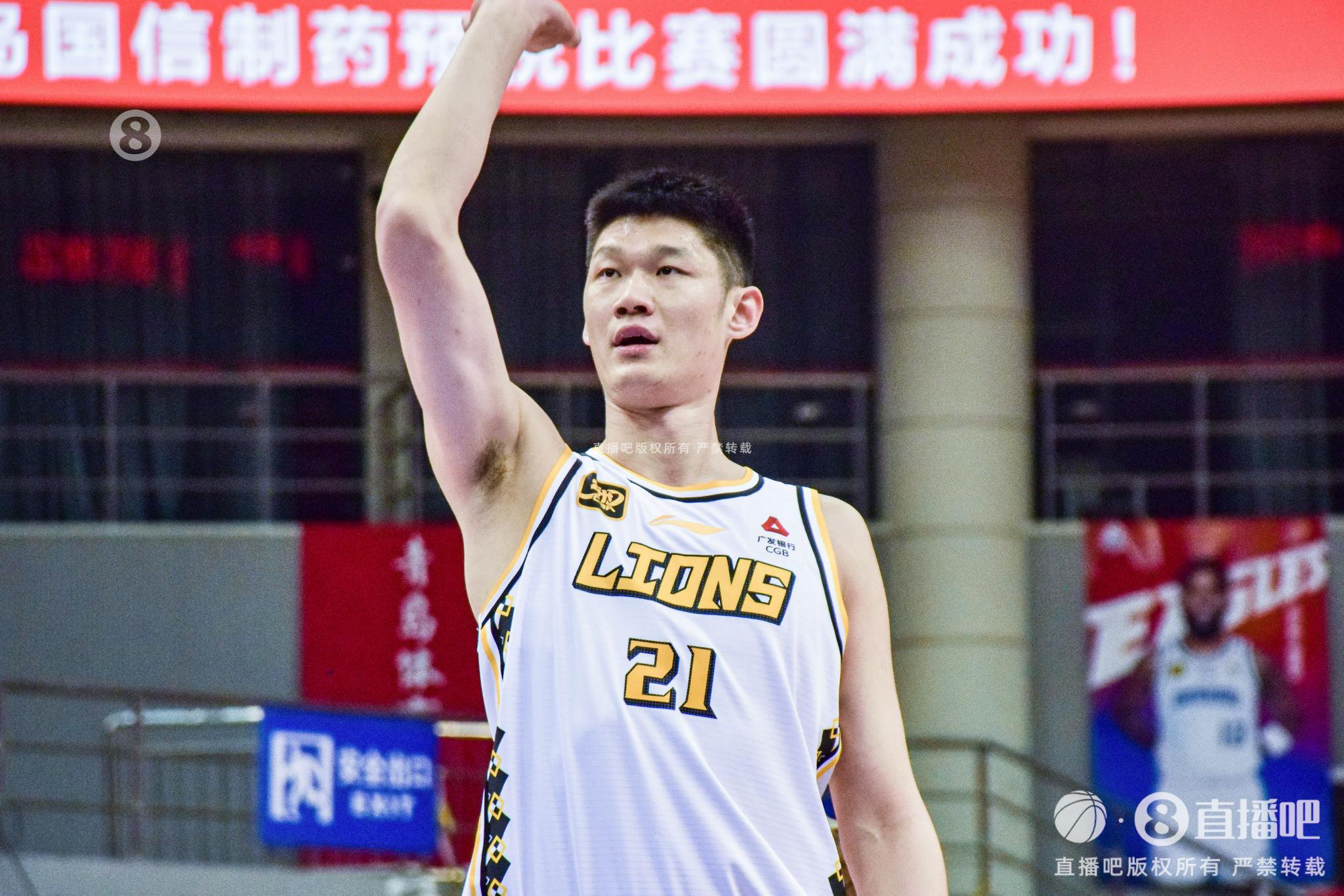 关键时刻出手！胡金秋10中7贡献16分 末节10分助逆转&正负值+14