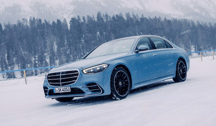 ▲ 现款奔驰 S 级