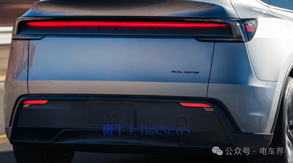 车标也从镀铬材质改为黑色。