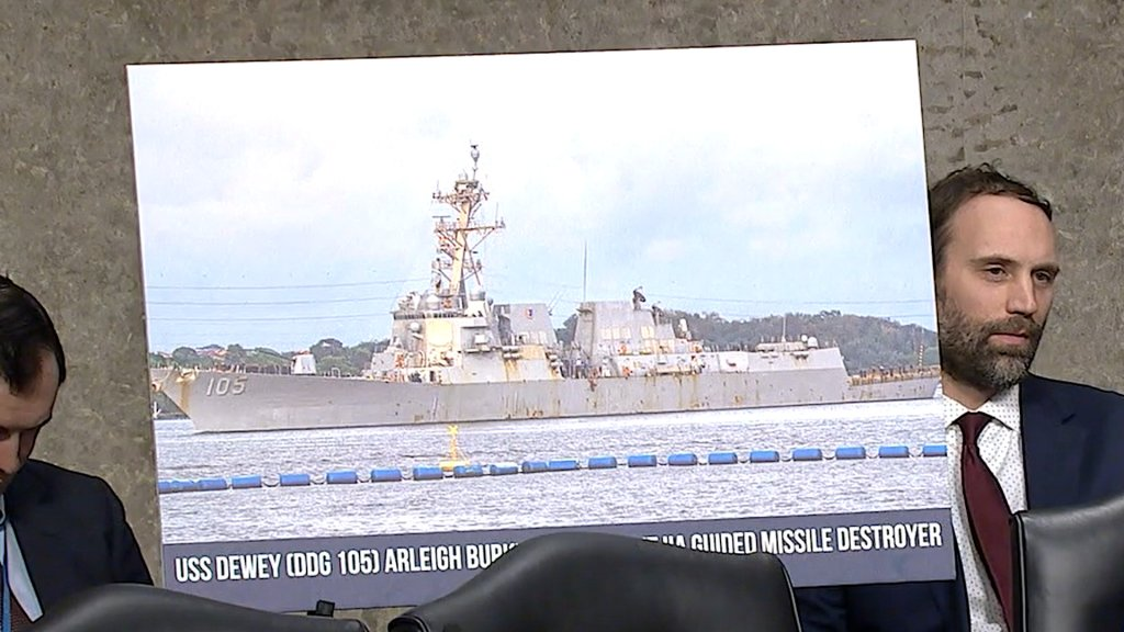 美媒：特朗普曾深夜发短信追问军舰“生锈”问题，美海军抓紧制定解决方案