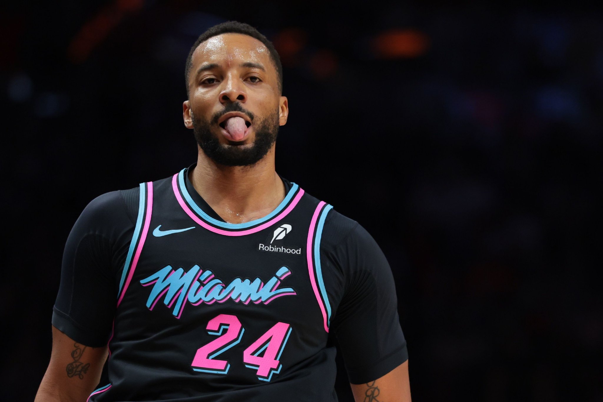 正负值+13最高！鲍威尔18中10贡献27分5板 三分10中4