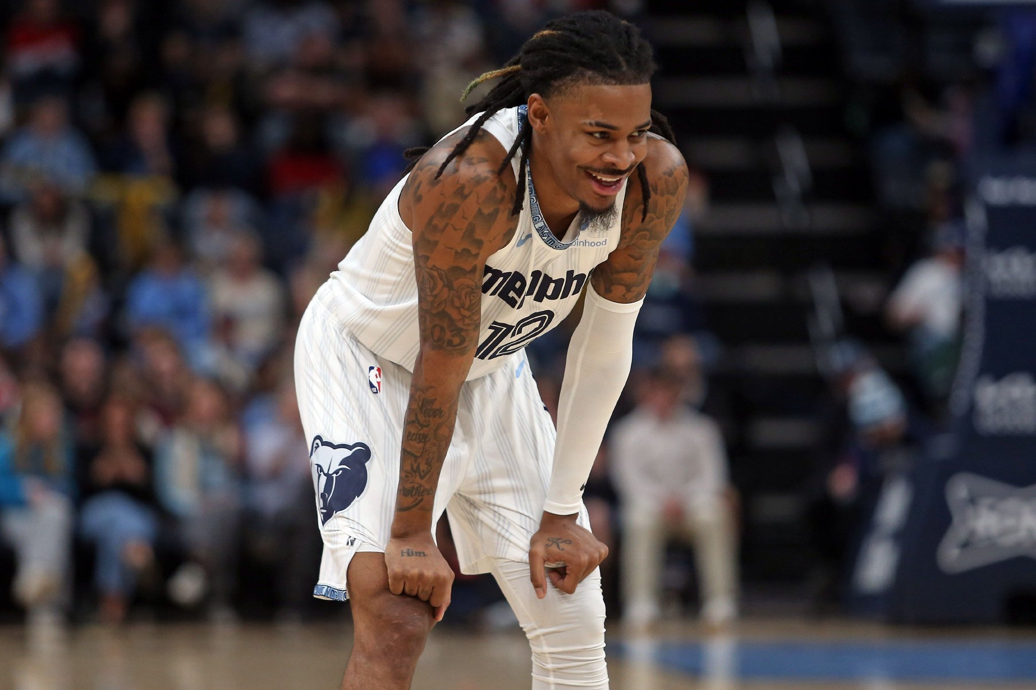 美记：太阳近几周在探索引进控卫的可能 候选为莫兰特&三球&吹杨