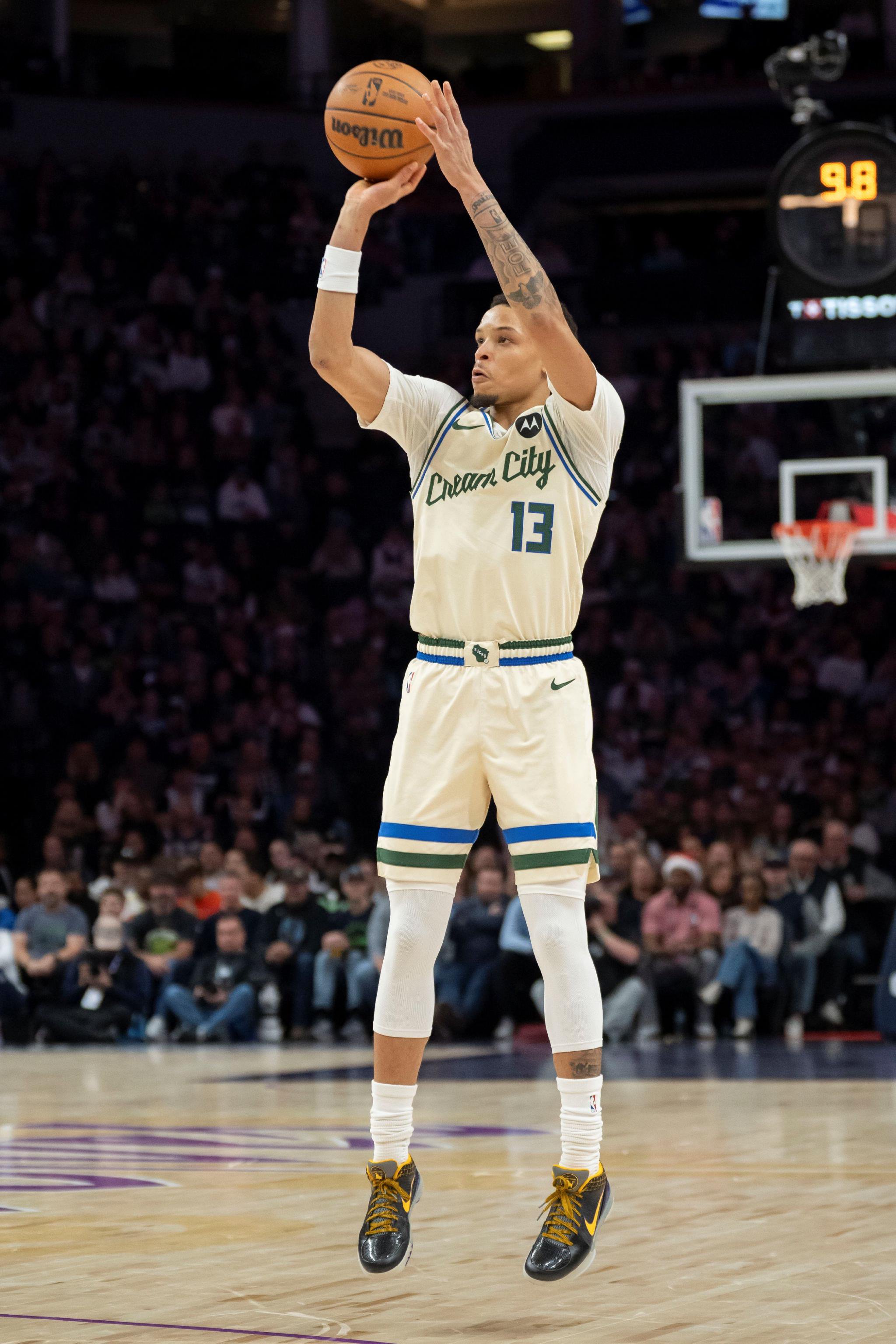 手感不佳！罗林斯14投5中&三分5中1得11分7板3助1帽 正负值-23