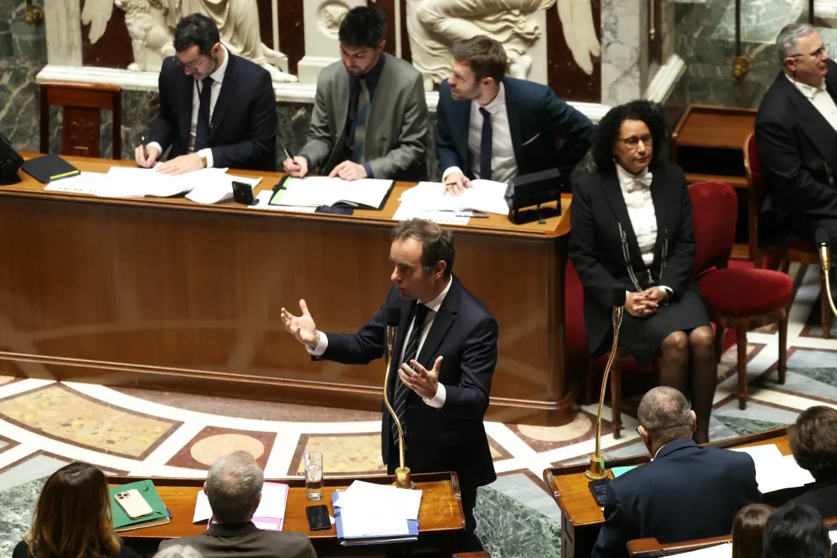 法国总理：美国对格陵兰岛的意图须被高度重视