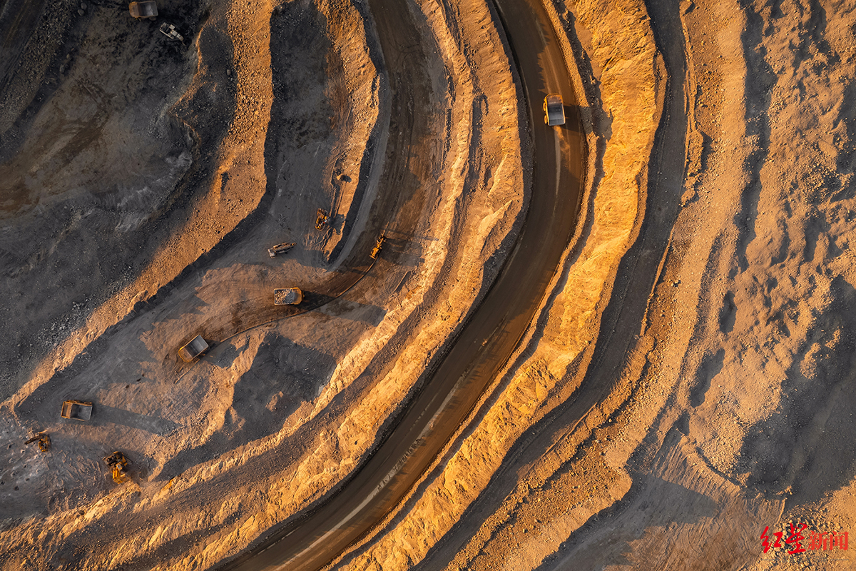 沙特继两年前发现125公里金矿带后，又宣布发现242.6吨黄金资源量