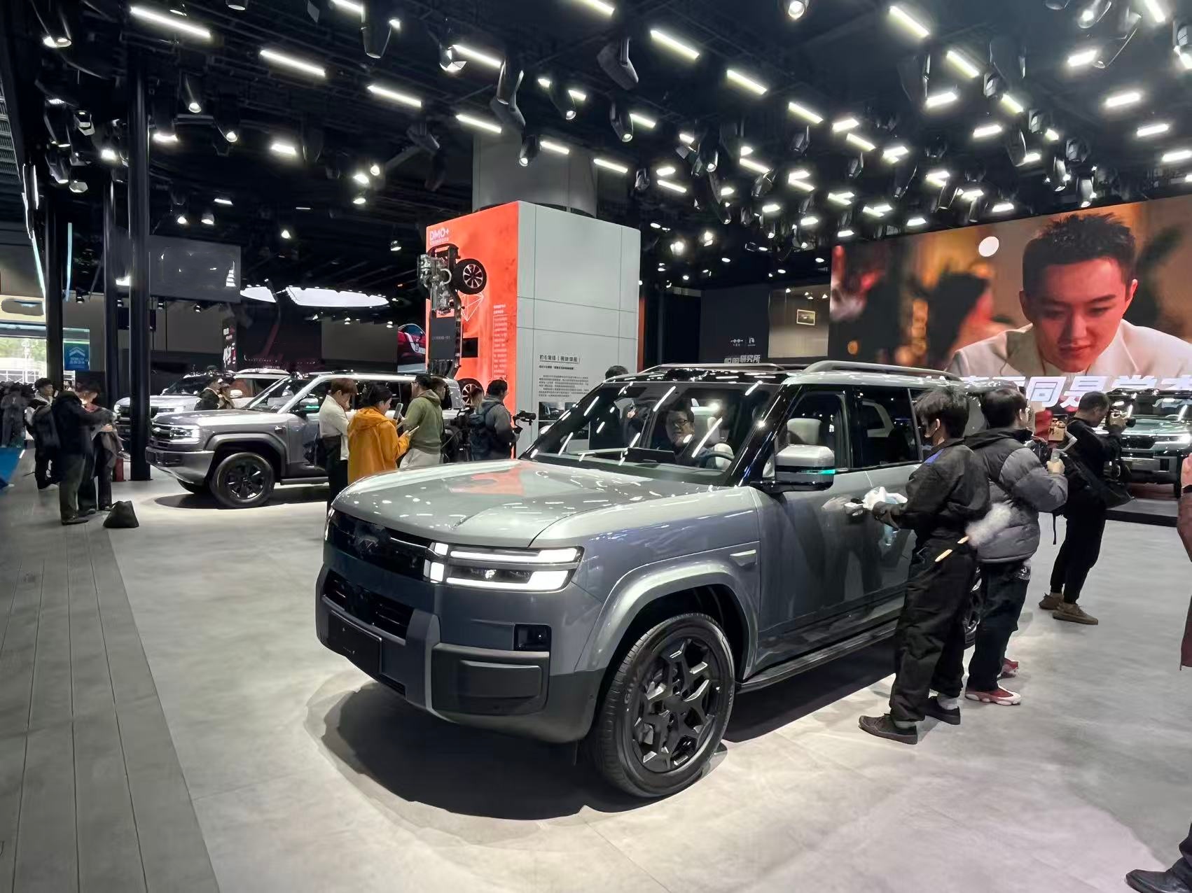 系列新能源车安全新规将缓解消费者的安全焦虑。吴博峰/摄