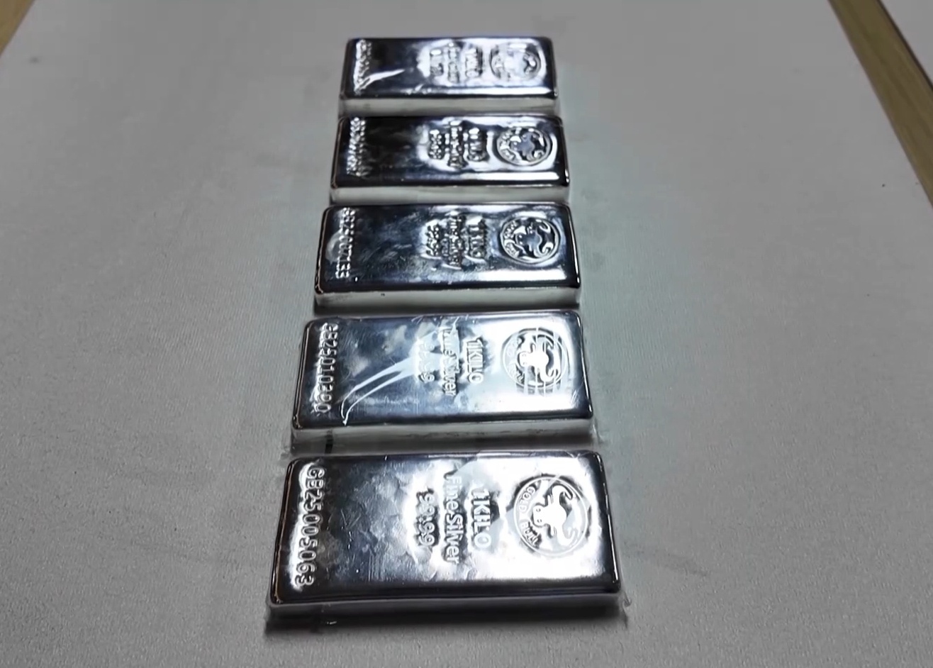 国际银价首次突破每盎司90美元