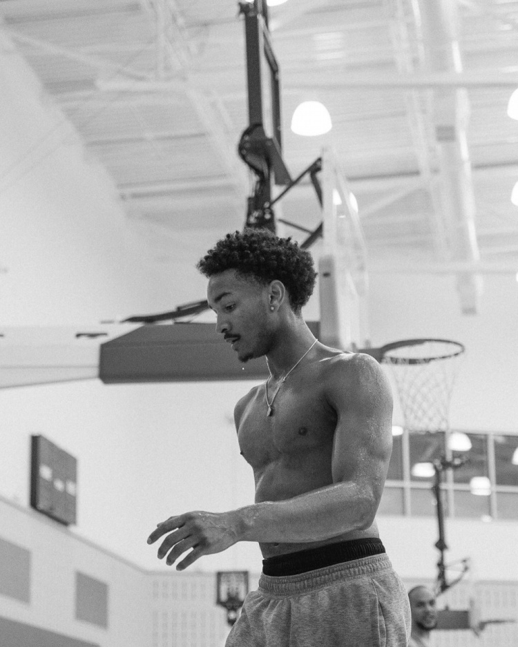 Shams：湖人将与后卫科比·巴夫金签下一份10天合同