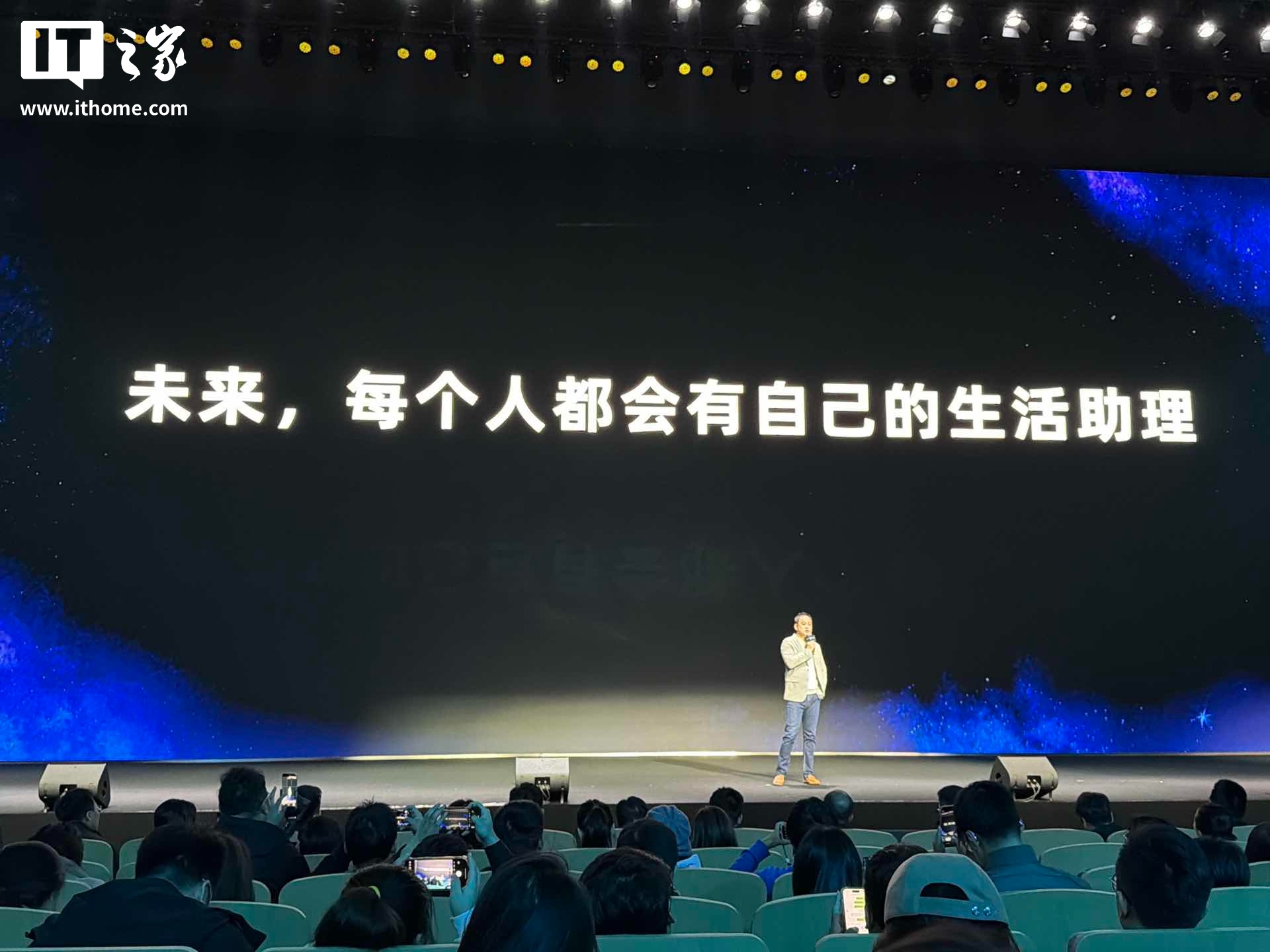 阿里千问App 全球首发点外卖、买东西、订机票AI 购物，接入淘宝、支付宝、闪购等