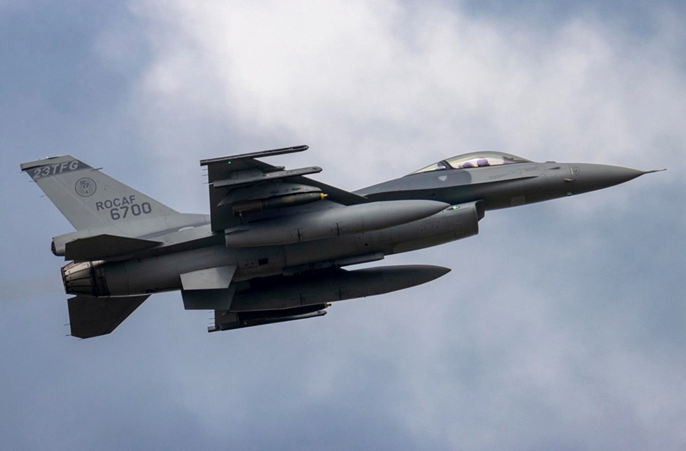 台空军证实：台F-16V坠海战机及“黑匣子”已被定位，将进行打捞作业