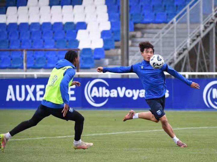 留洋首训！17岁魏祥鑫昨日已与法甲欧塞尔的预备队一起训练