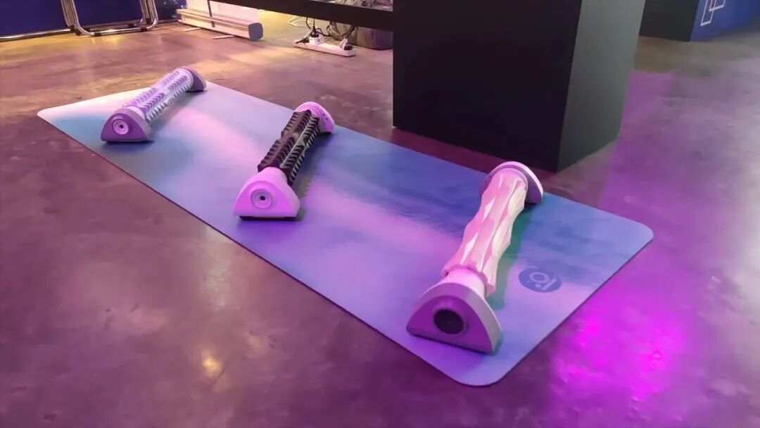 孙英东和好友设计的智能按摩仪
