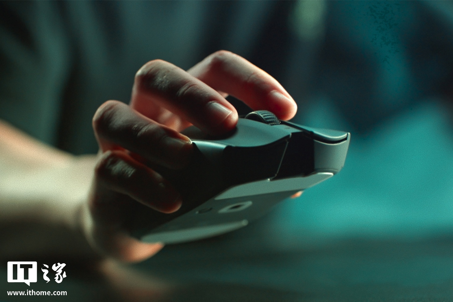 京东雷蛇毒蝰 V3 专业版 SE 无线鼠标券后 836 元，国补后 794.2 元领 60 元券