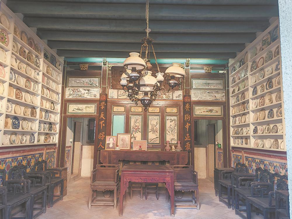 华侨记忆馆展陈的外贸陶瓷李妙珠 摄