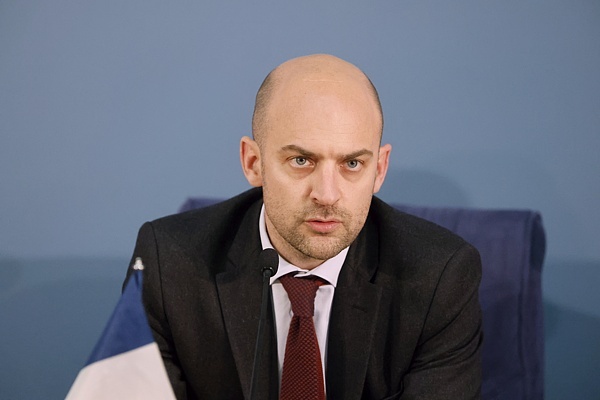 法国外长：欧洲人有能力捍卫领土免受威胁