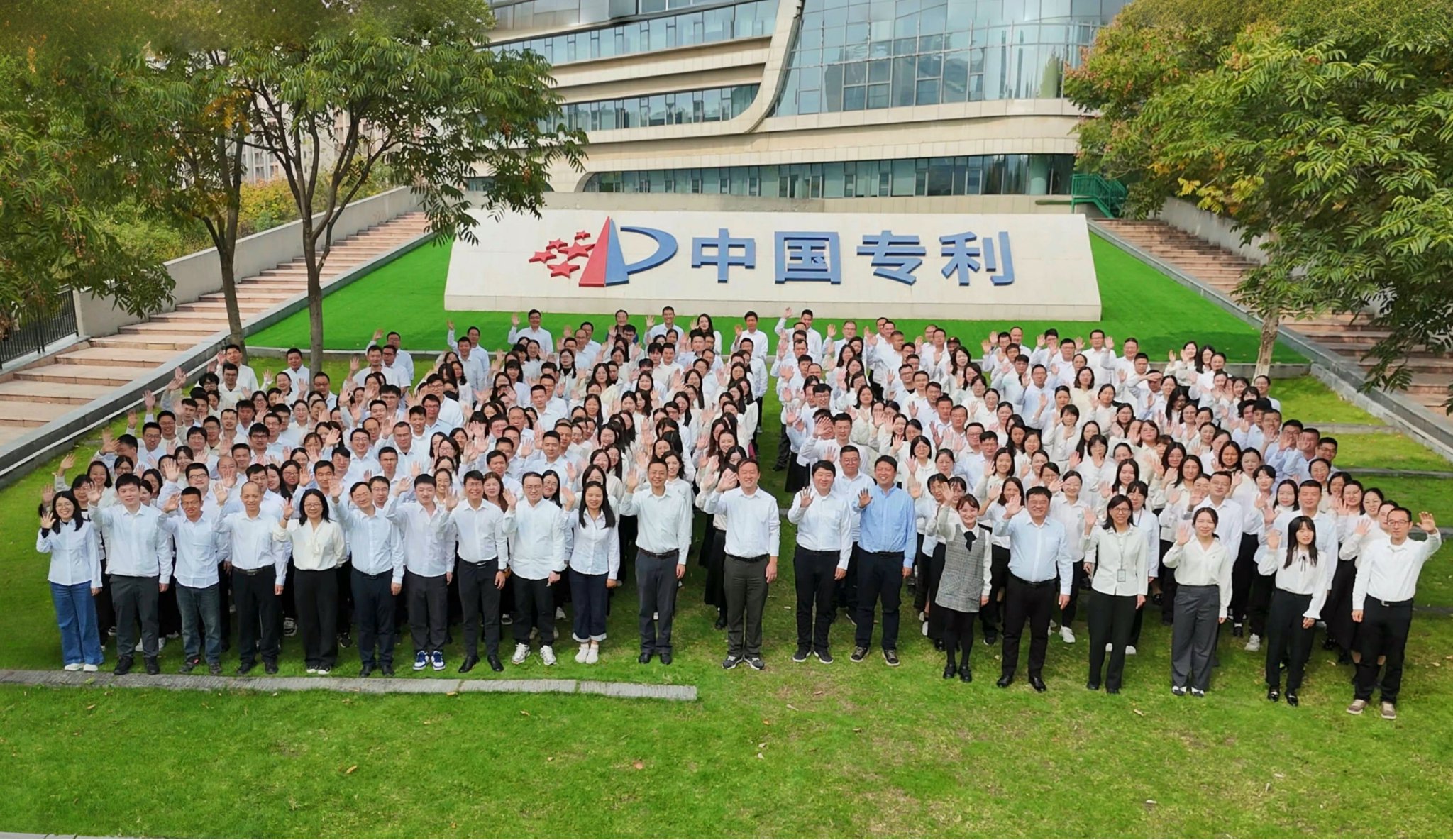 审协湖北中心部分审查员合影。审协湖北中心 供图