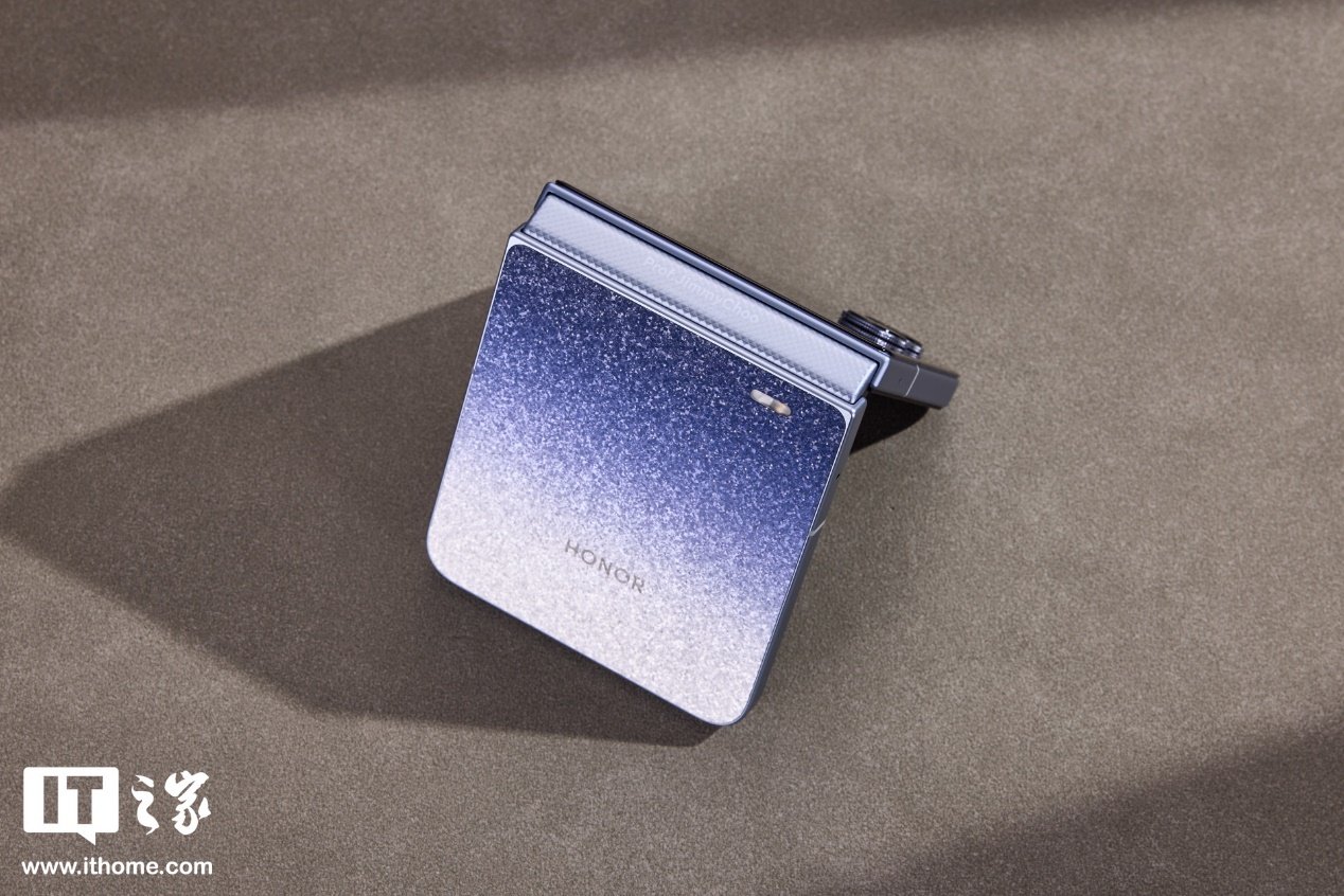 ▲ IT之家图赏：荣耀 Magic V Flip2