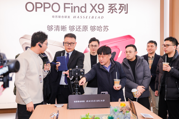 韩国驻华外交官(中)西安旗舰店体验OPPO最新款手机Find X9系列影像