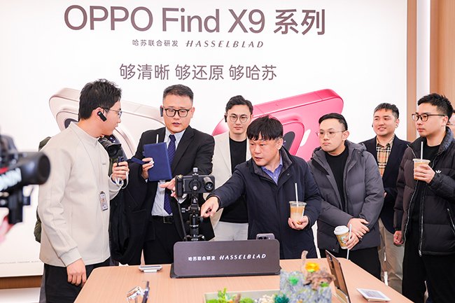 韩国驻华外交官（中）西安旗舰店体验OPPO最新款手机Find X9系列影像