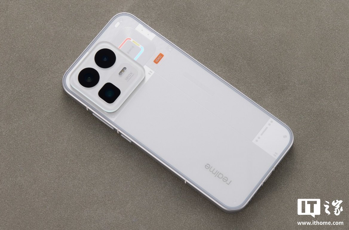 ▲ IT之家开箱：真我 Neo8 起源白