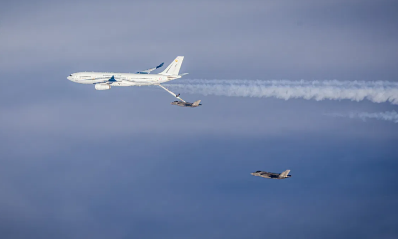 丹麦两架F-35战机在格陵兰岛东南部完成训练演习