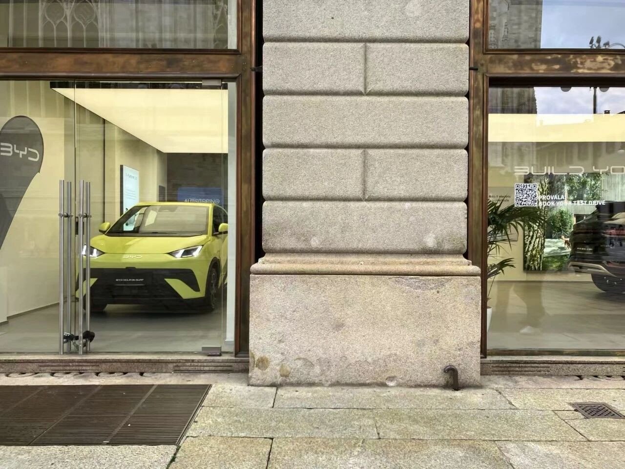 加拿大宣布取消对中国电动汽车加征的100%关税。 摄影/江玮