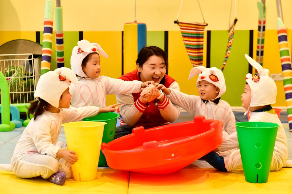 科学与健康｜全方位支持 降低生育养育教育成本