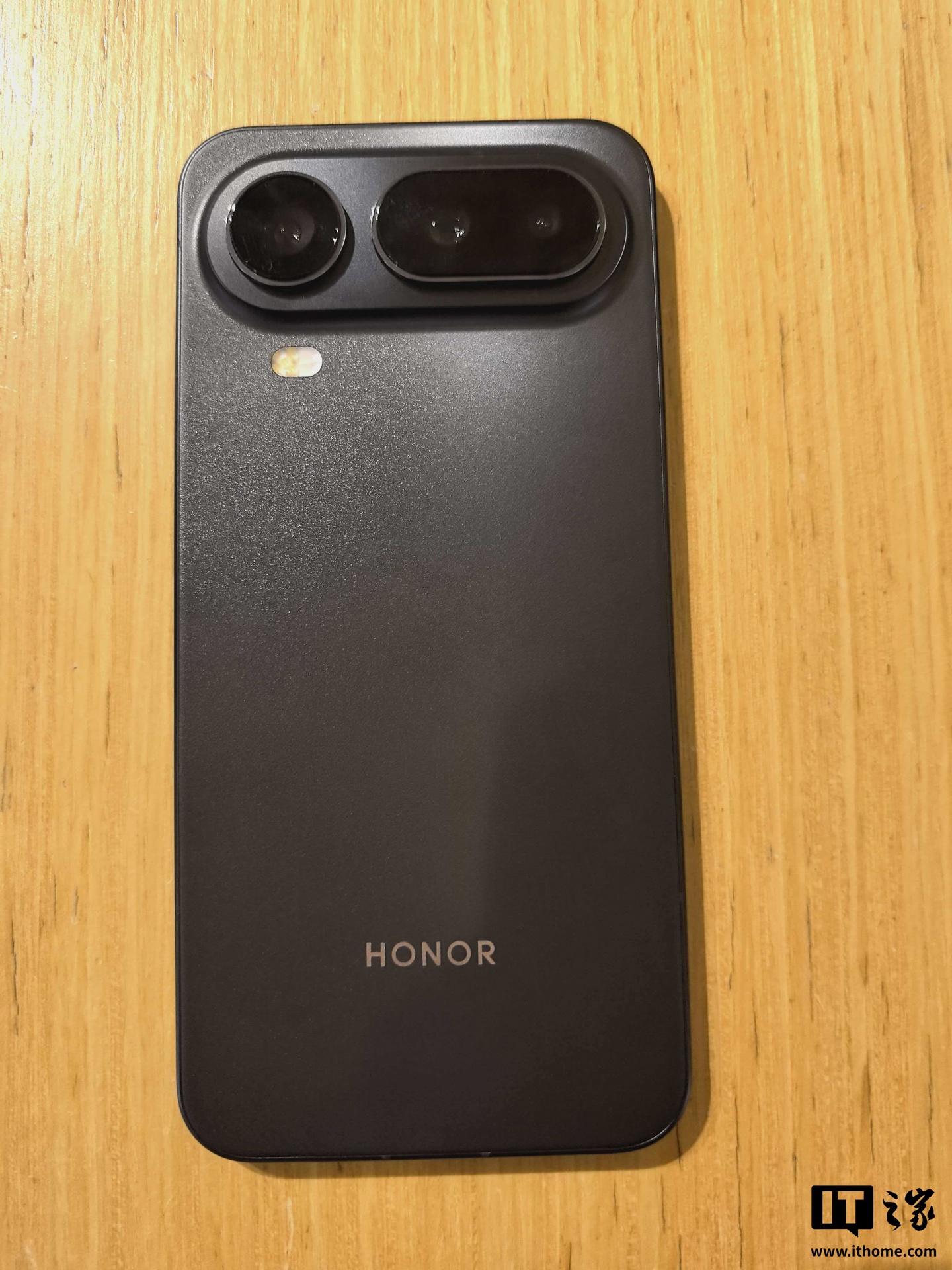 ▲ IT之家线下实拍：荣耀 Magic8 Pro Air