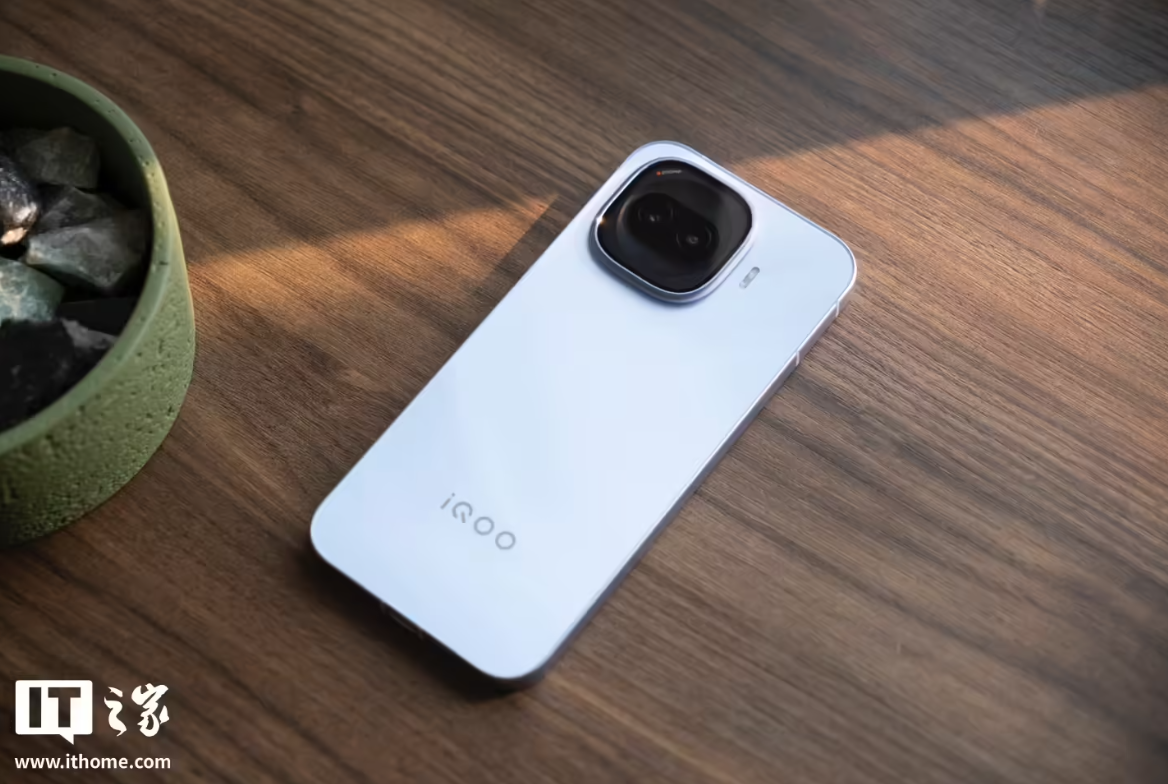 ▲ IT之家开箱：iQOO Z11 Turbo