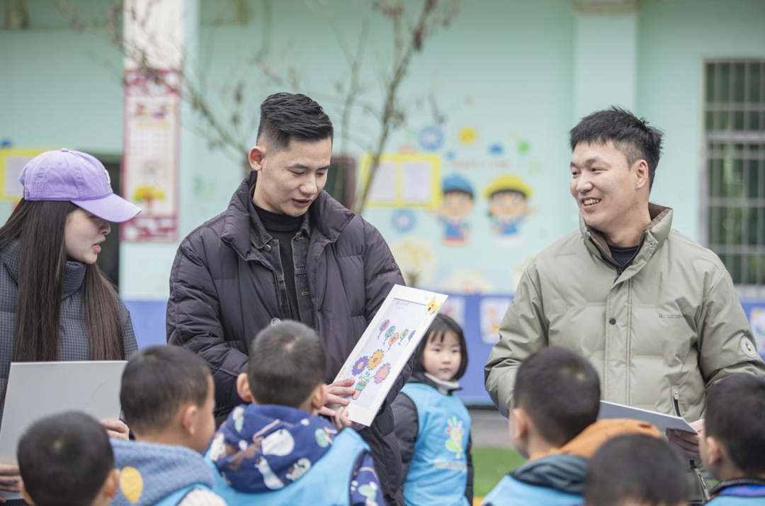 渠县幼儿园小朋友给古茗加盟商送上感谢画