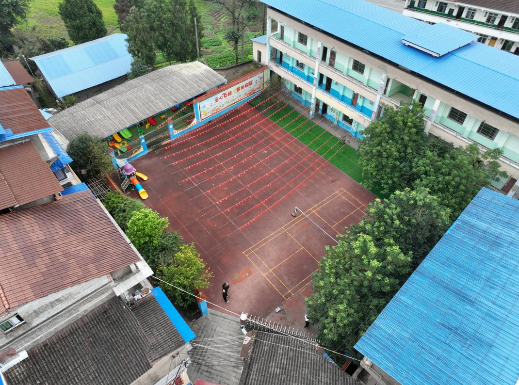 渠县幼儿园操场改造前
