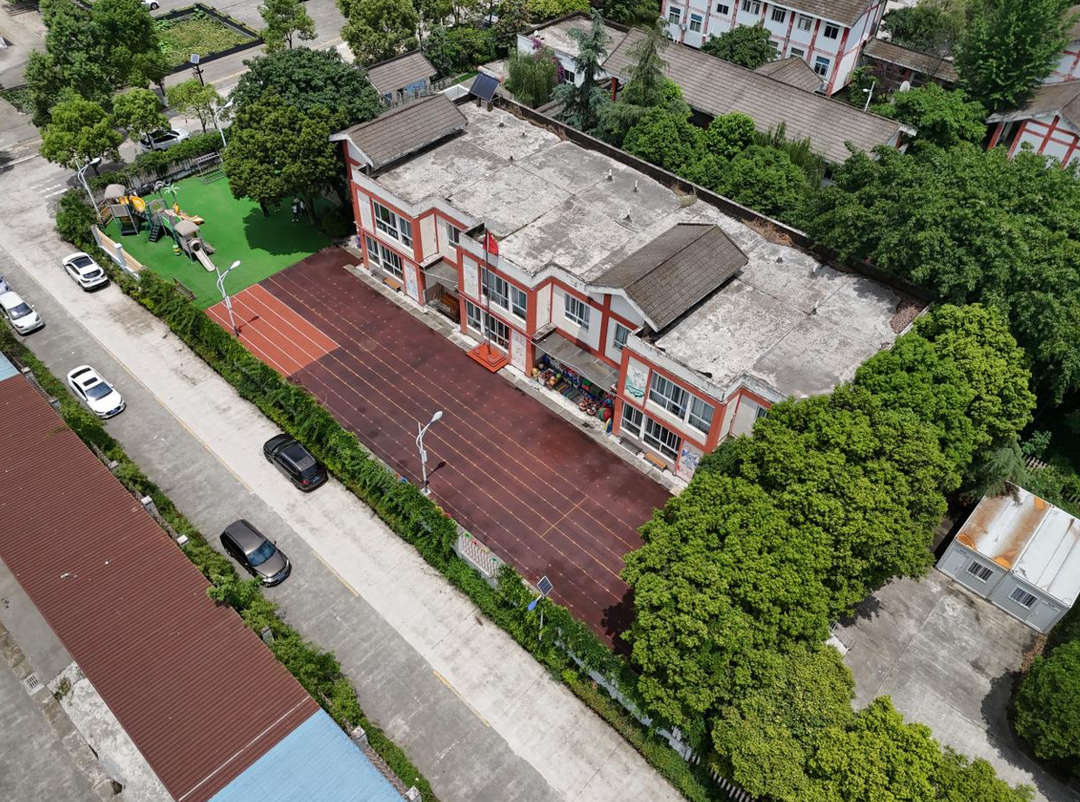 绵竹幼儿园操场改造前