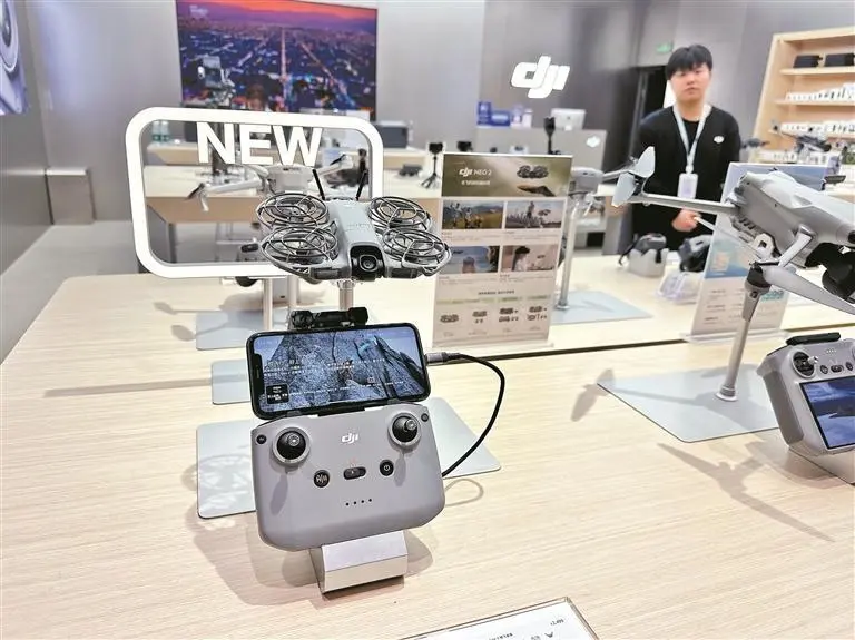 ​大疆新款无东谈主机。 深圳特区报记者 方慕冰 摄