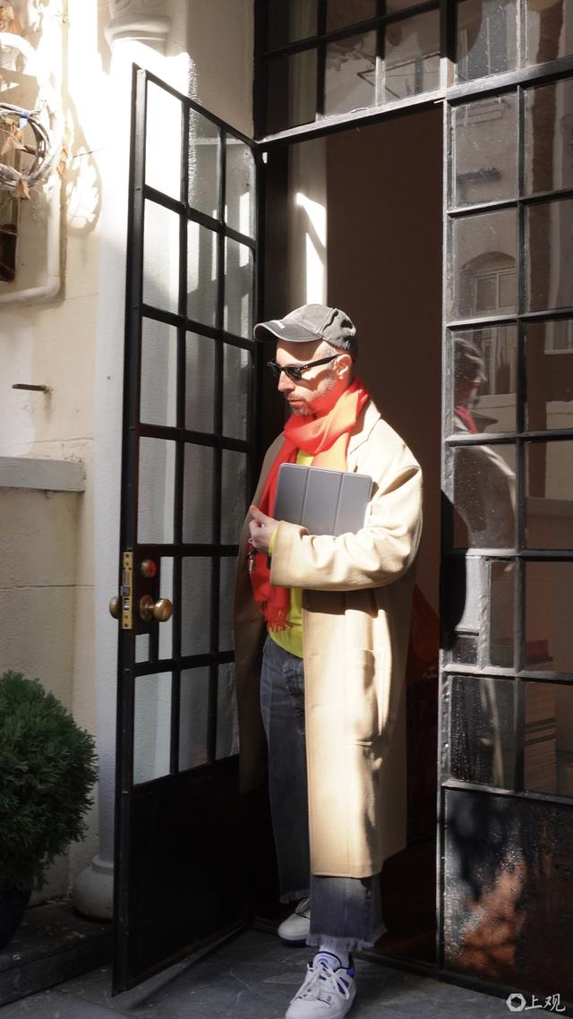 安德烈亚走出家门 实习生 汪含真 摄