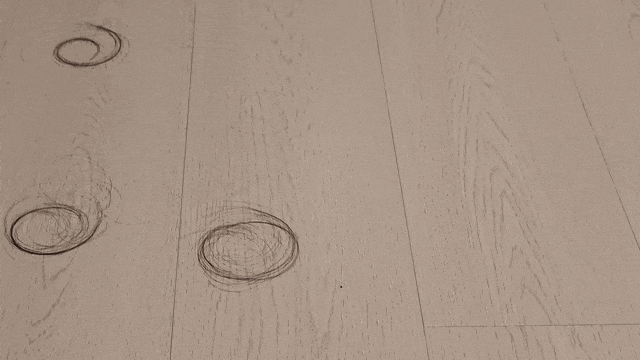 如图所示，散落在地面上头发，石头 G30S Pro 一扫而过