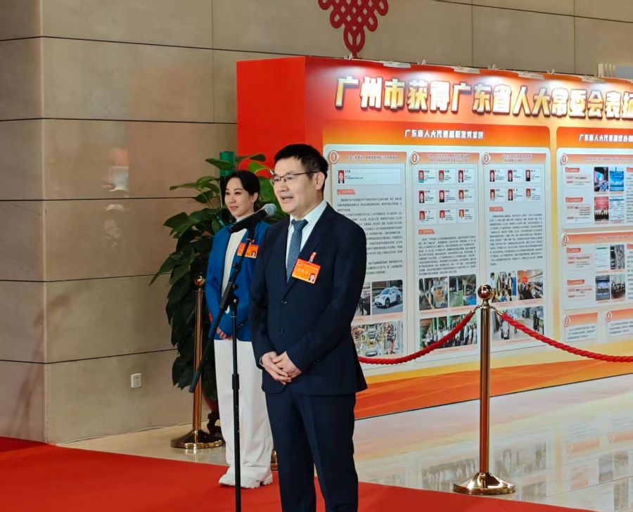 广州市人大代表、京信通技术（广州）有限公司高级副总裁李学锋，朱治宣摄
