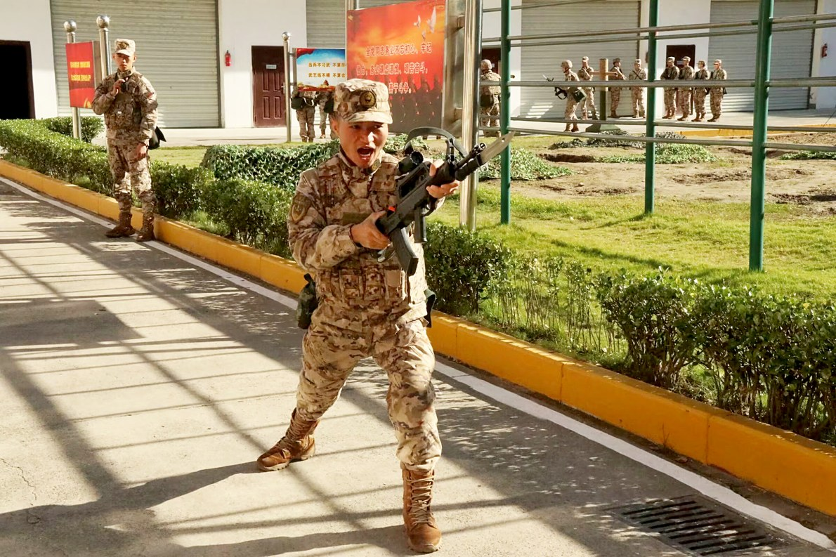     ◀武警战士林宏骏正在训练。     （武警杭州支队供图）