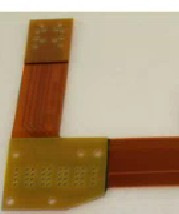 图 3：刚柔过渡区涂覆的环氧封边胶，可防止刚性板半固化片溢料割伤柔性导线。图中过渡区的黑色线条即为封边胶。