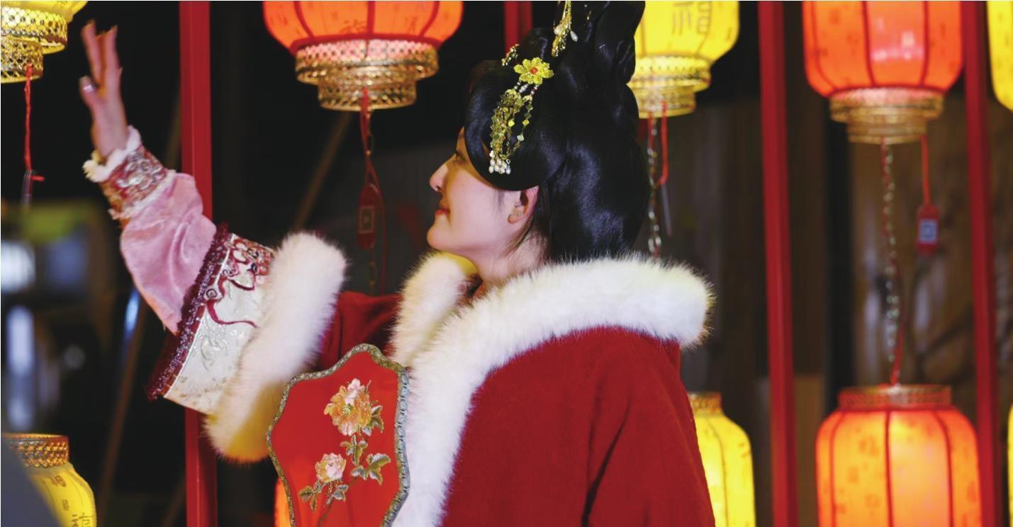 K歌斗舞、冰上拔河、汉服巡游，皇姑碧塘春灯会系列文体娱乐活动等您来。 沈阳市皇姑区供图