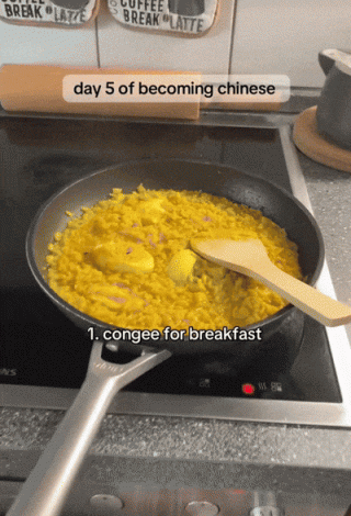 海外社交平台上，网友分享：早饭从冷餐变成热粥（虽然卖相不是很中式） 图源：“CGTN”微信公众号