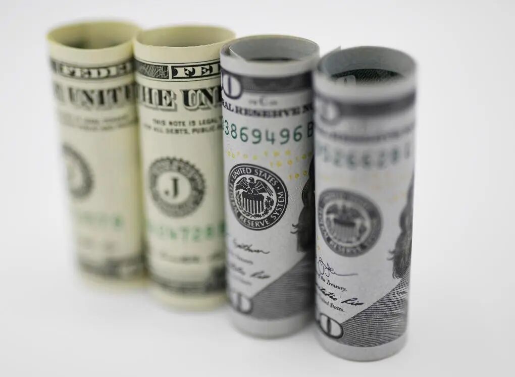这是2019年9月18日在美国首都华盛顿拍摄的美元纸币。新华社记者 刘杰 摄