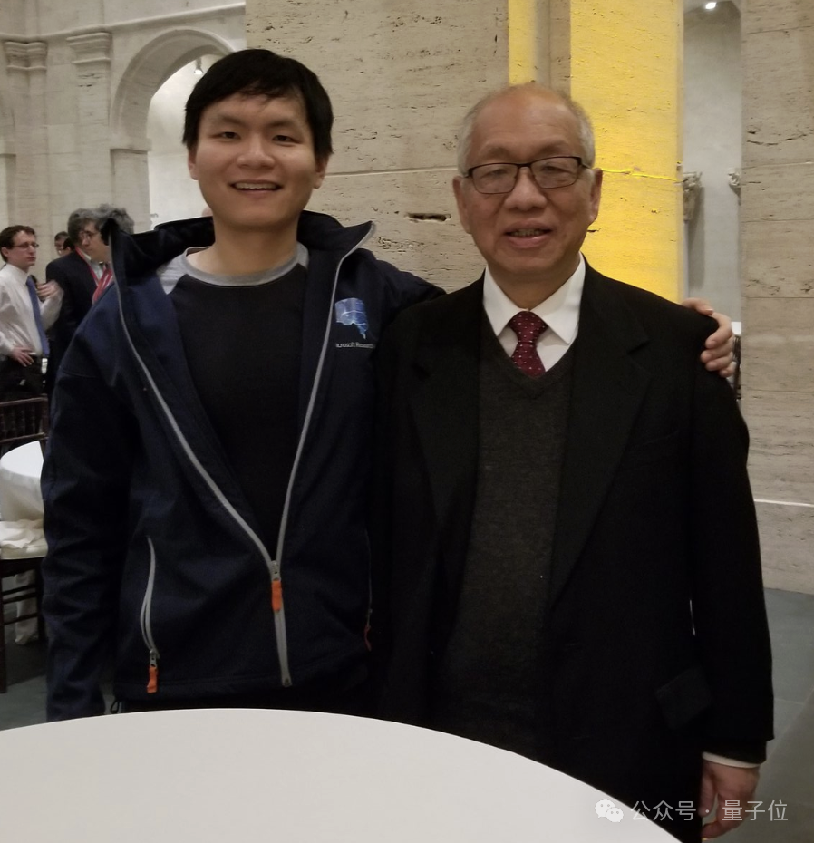 突发!xAI联创杨格过劳病离职,给马斯克干活压力山大积劳成疾硅谷离职王|X(原Twitter)|文化|工程师|系统_手机新浪网
