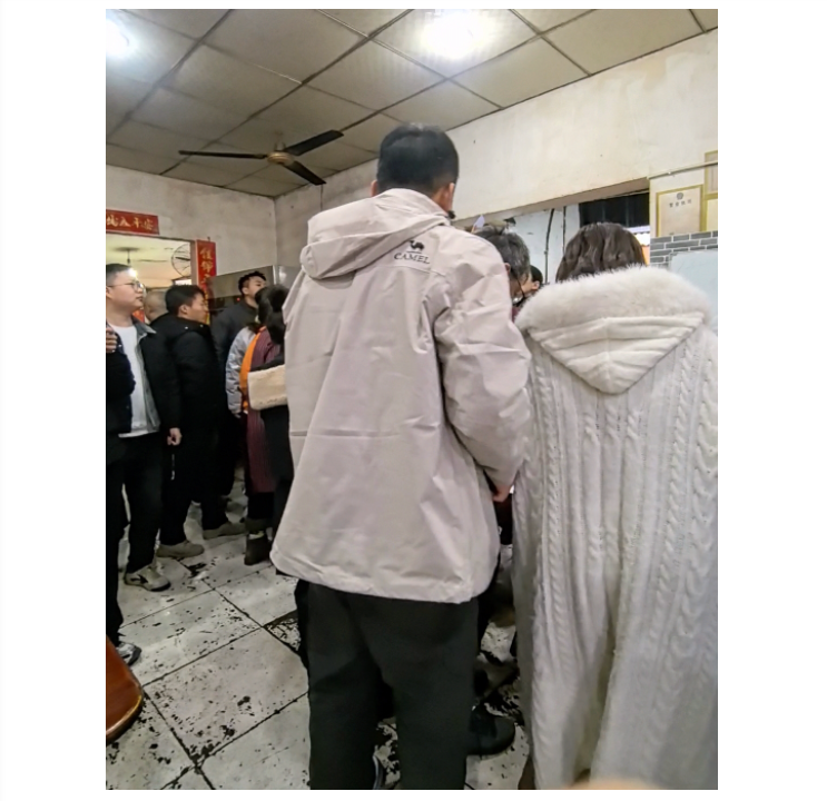 一句“你咋枣到勒喃？” 成都腾银饭店火了！方言只能活在“热梗”中了吗？|成都_新浪财经_新浪网