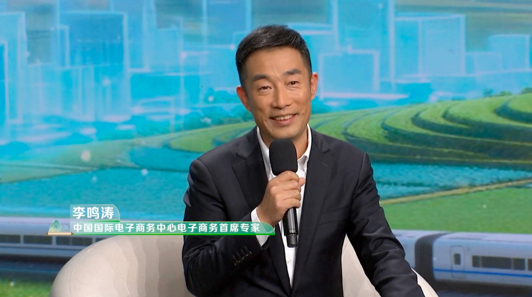 ▲ 李鸣涛指出，拼多多驿站这类基础设施能实现扩维，让西部乡村居民与东部地区消费者享受到基本一致的服务。