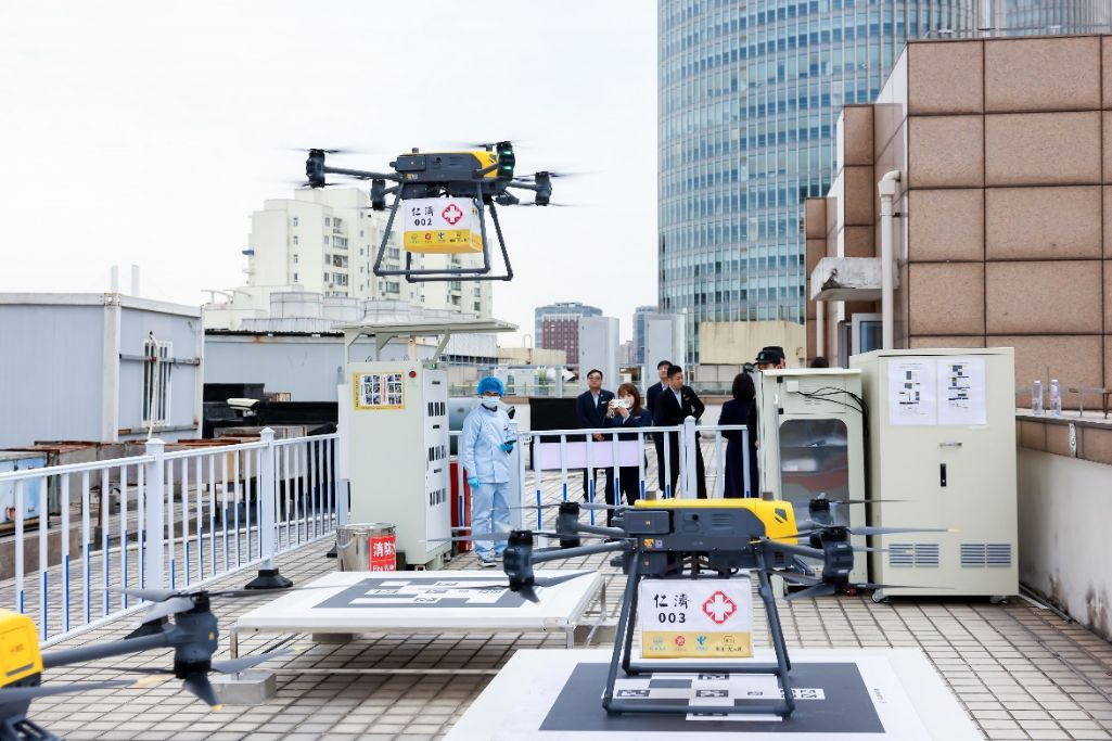 2025 年 12 月，美团在上海开通首批常态化无人机医疗配送航线