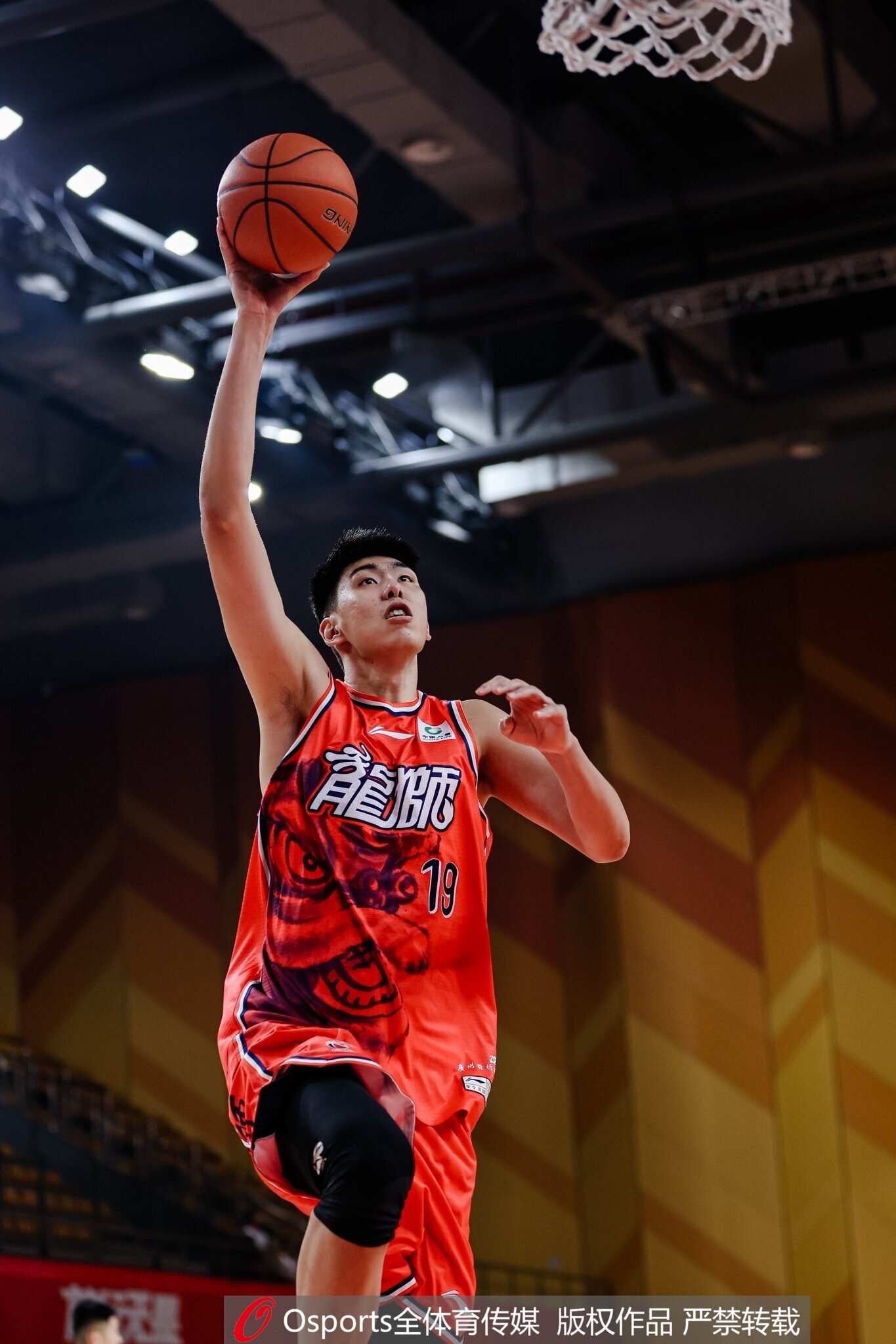 主场高呼MVP！徐昕10中9高效砍下24分14板2助1断2帽 加时独得8分