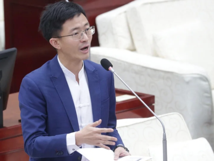 台当局年度总预算持续卡关，卓荣泰嚷嚷“要辩论”，侯汉廷怒斥：情绪勒索、故技重施