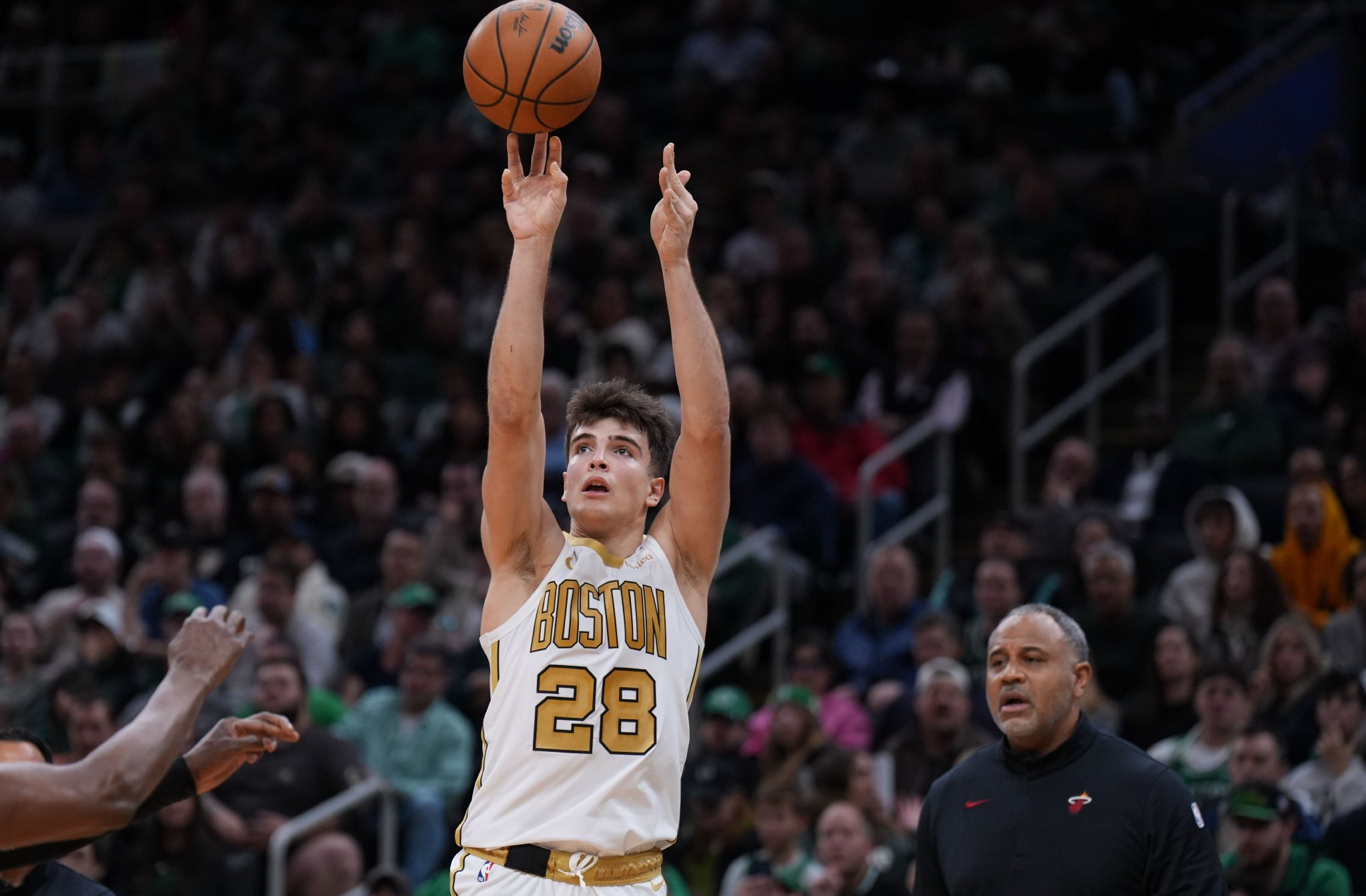 命中绝平三分！冈萨雷斯：有教练队友信任 事情会变得容易很多