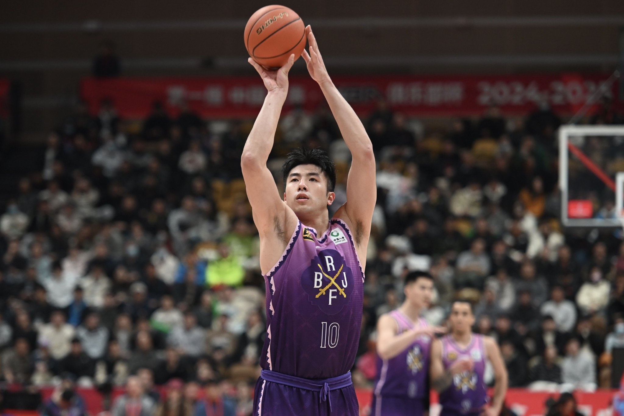 强硬两双！邹雨宸8中5&11罚全中砍下21分15板 正负值+15