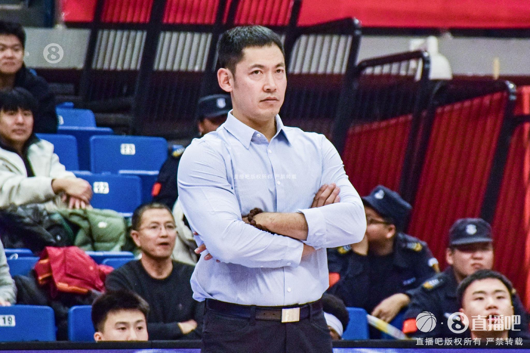 张庆鹏：过去我们经历很多困难 今天大家在困难面前战胜了自己